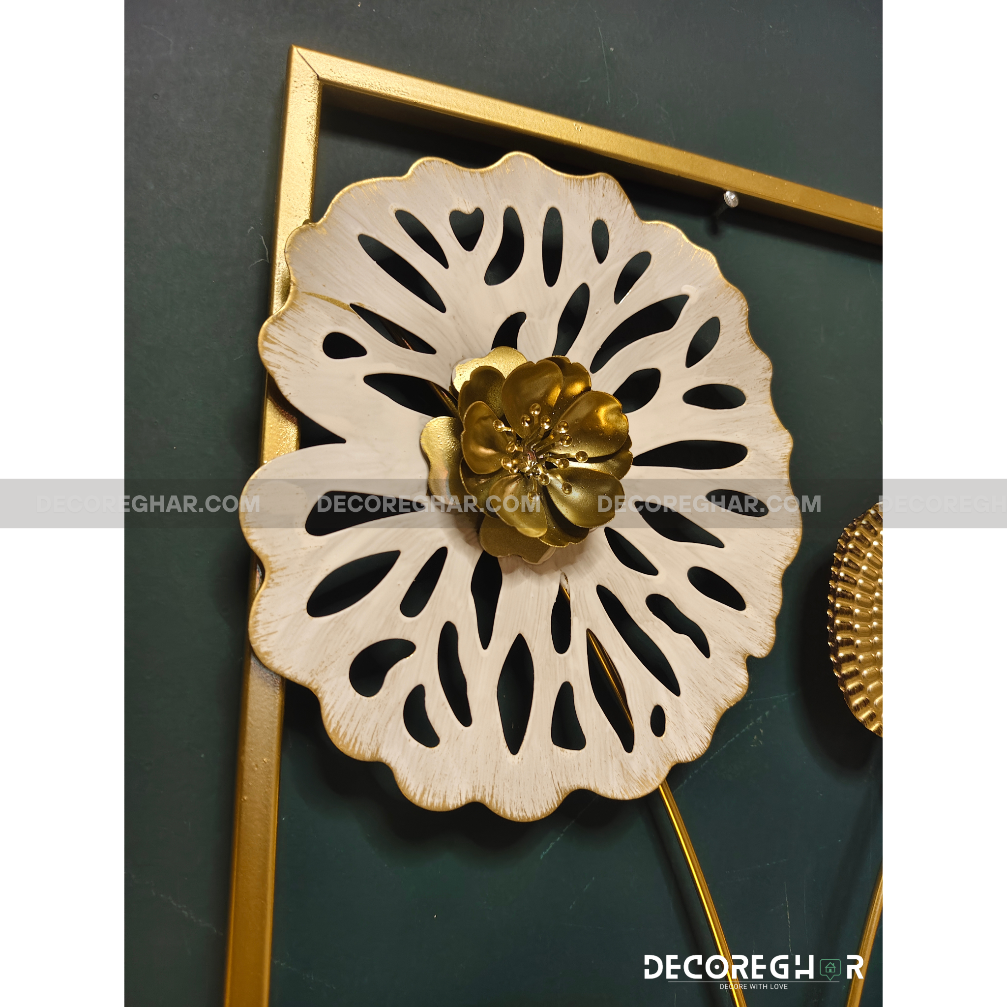Imported Premium Quality Metal Flower Frame – Elegant Decorative Wall Art