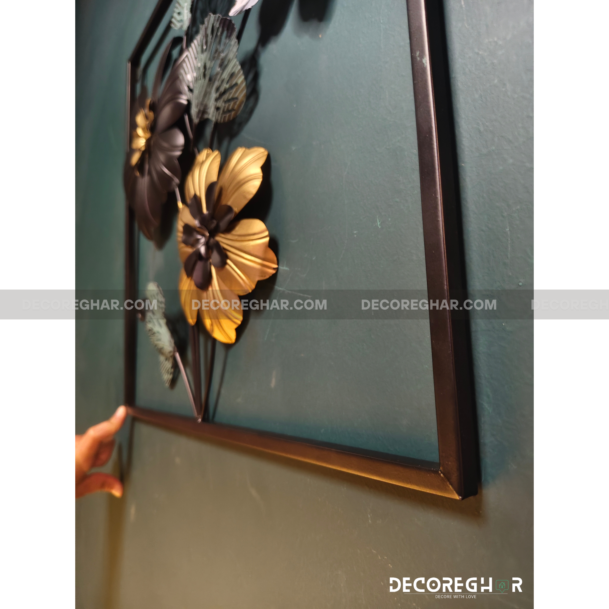 Imported Premium Quality Metal Flower Frame – Elegant Decorative Wall Art