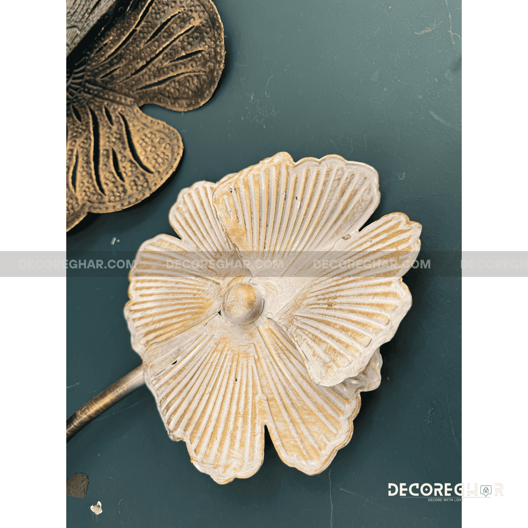 Metallic Floral Wall Art – Elegant Triple-Flower Design