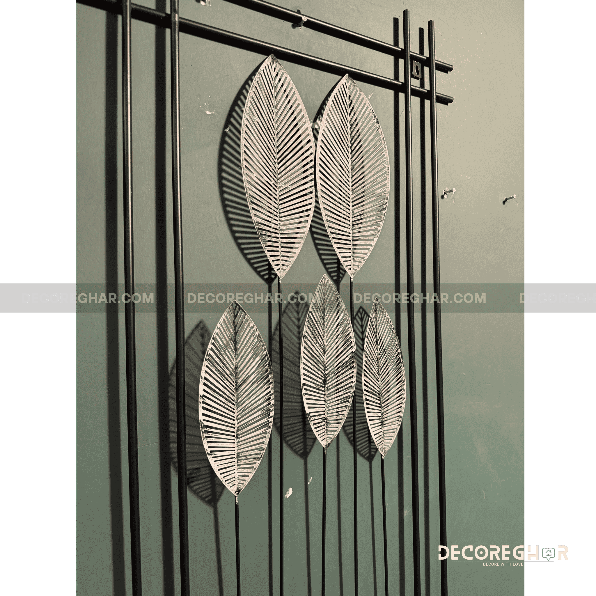 Modern Metal Leaf Wall Art – Minimalist Geometric Frame Decor